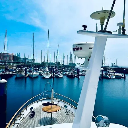 Barco Clasico Yate Ocean Falcon By Albarari Coruna De 1 A 6 Personas En 3 Camarotes En Localizacion Exclusiva
