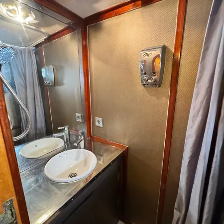 Barco Clasico Yate Ocean Falcon By Albarari Coruna De 1 A 6 Personas En 3 Camarotes En Localizacion Exclusiva Botel A Coruna