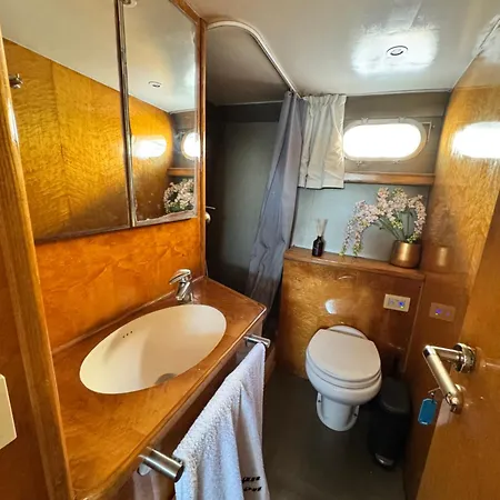 Barco Clasico Yate Ocean Falcon By Albarari Coruna De 1 A 6 Personas En 3 Camarotes En Localizacion Exclusiva